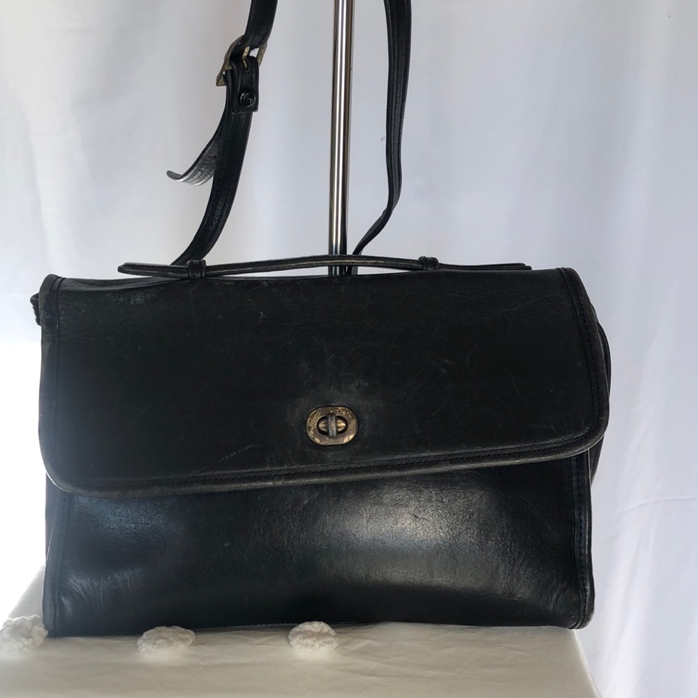 COLDWATER CANYON black Vintage genuine crossbody handbag.